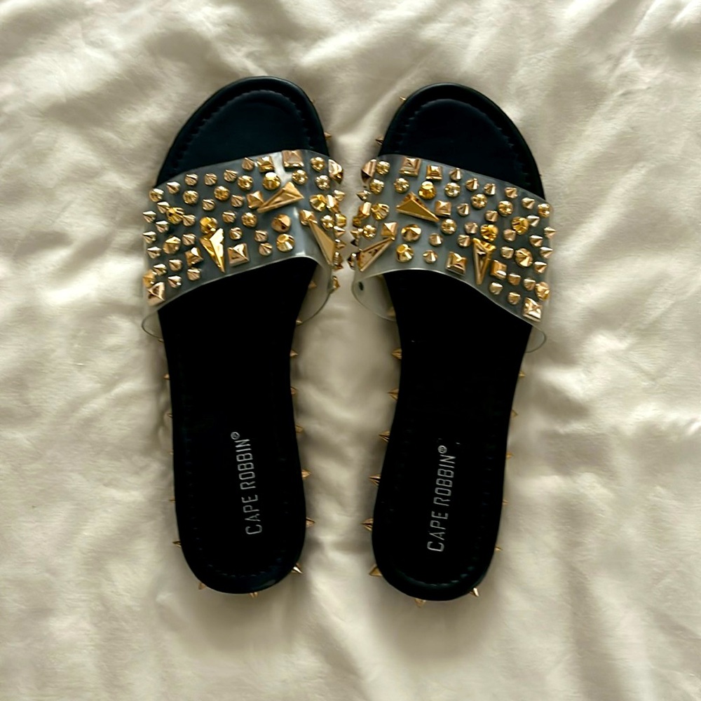 Women’s size 9 Cape Robin clear gold spike sandals